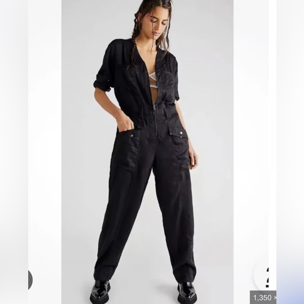 Free People long sleeve black zip up jumpsuit❤️❤️❤️❤️